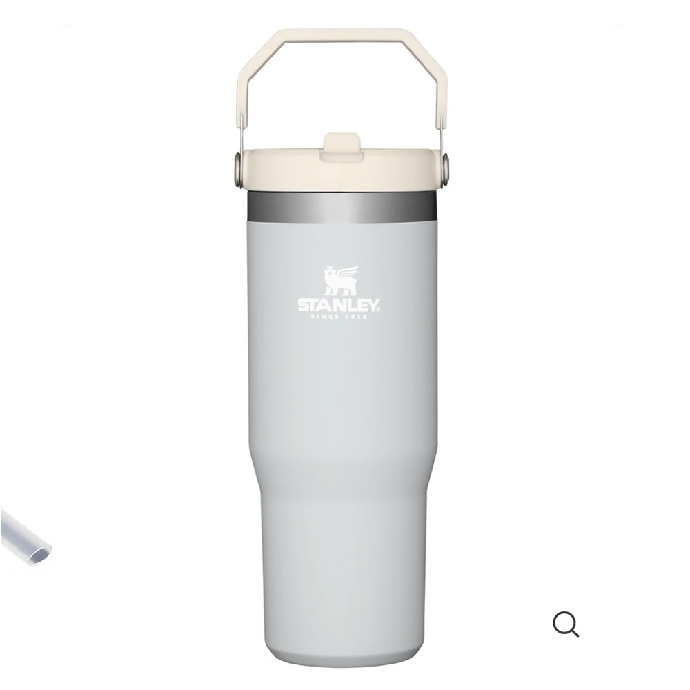 The IceFlow Flip Straw Tumbler | 30 OZ - Cloud